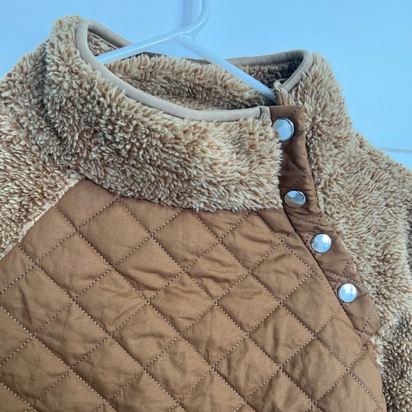 NWOT Women’s Medium Camel colored sweater. Super soft! - Picture 2 of 4